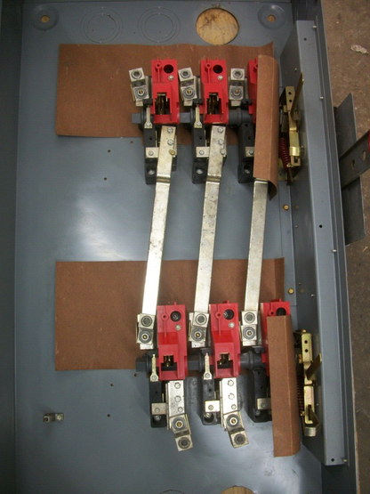 SIEMENS DOUBLE THROW DISCONNECT TYPE 1 NF354DTK 200AMP 600VOLT 3POLE NON-FUSIBLE