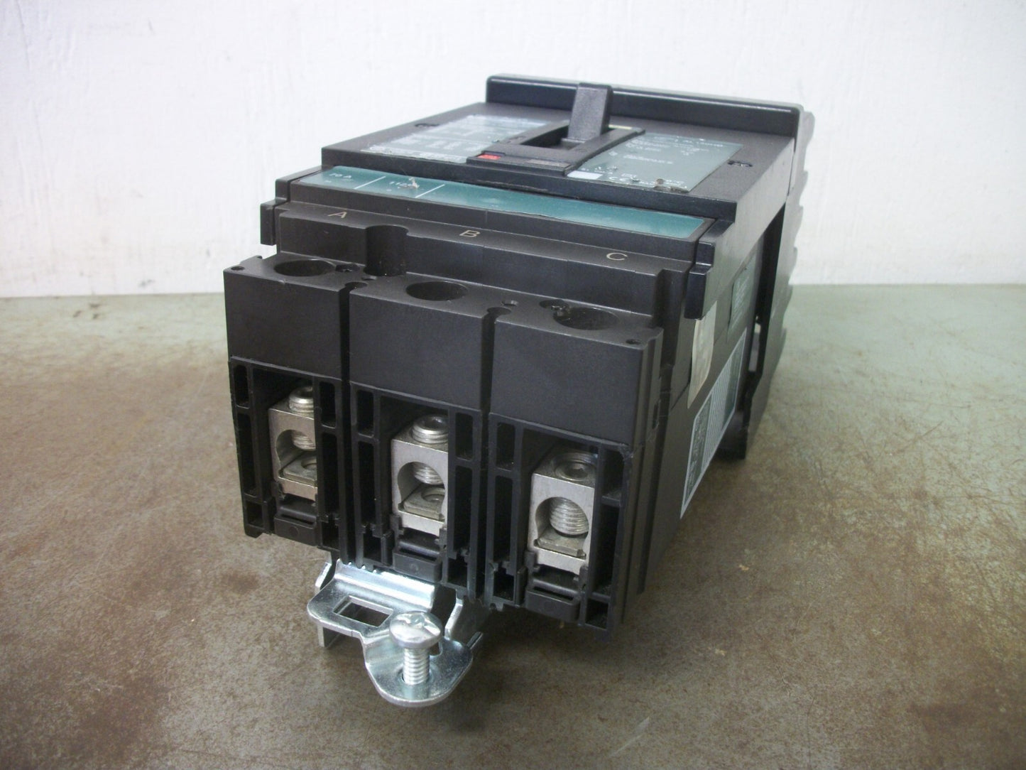 SQUARE D POWERPACT I-LINE HJ CIRCUIT BREAKER HJA36070 70AMP 600VOLT 3POLE