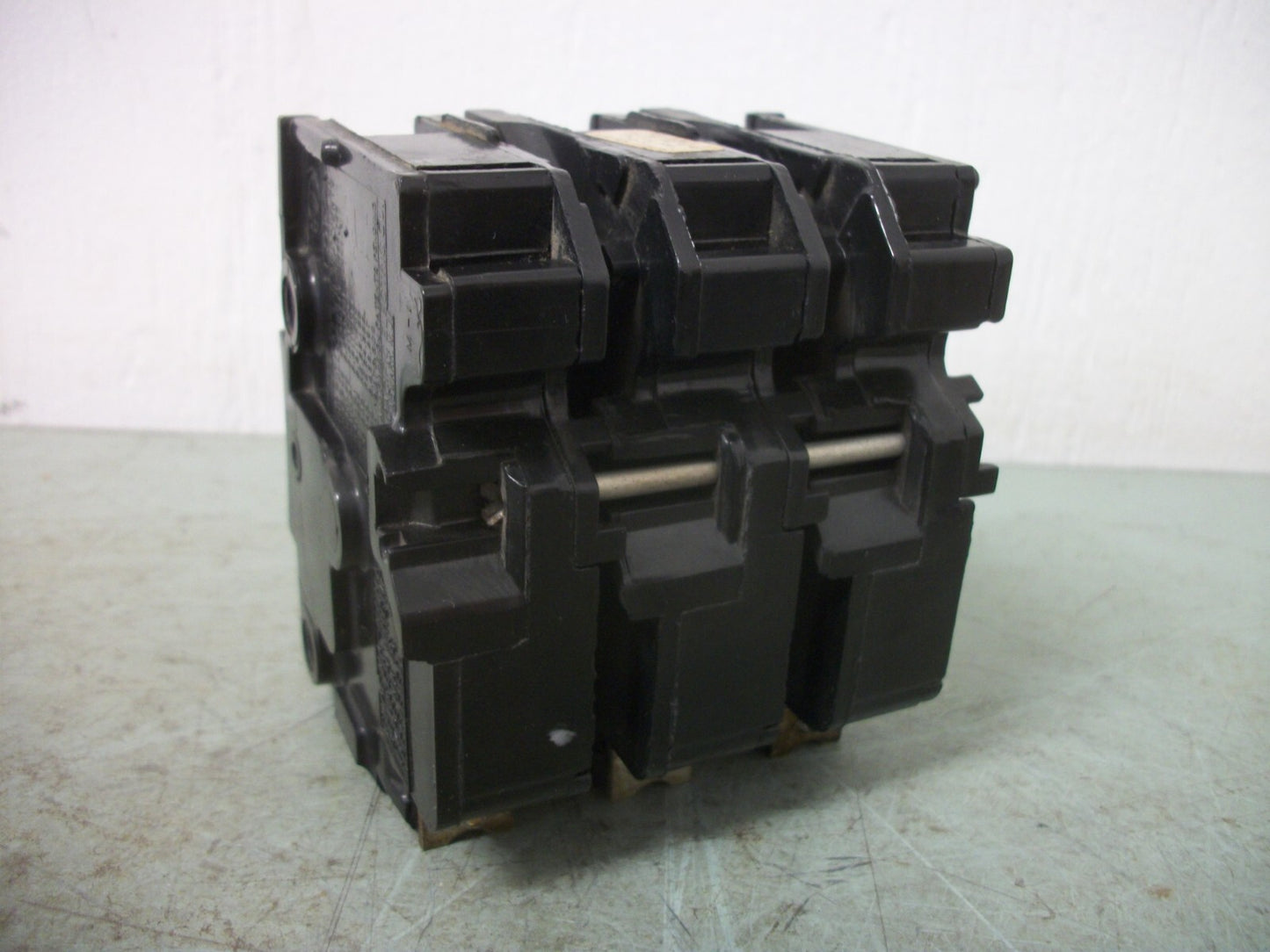 FEDERAL PACIFIC NBH CIRCUIT BREAKER NBH32015 NBH315 15AMP 240VOLT 3POLE