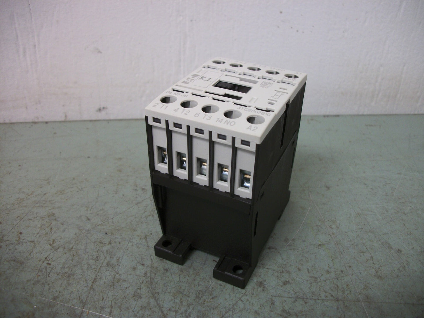CUTLER-HAMMER DIL-M7-10 CONTACTOR XTCE007B10 20AMP 24VCOIL 3PH 600V 5HP