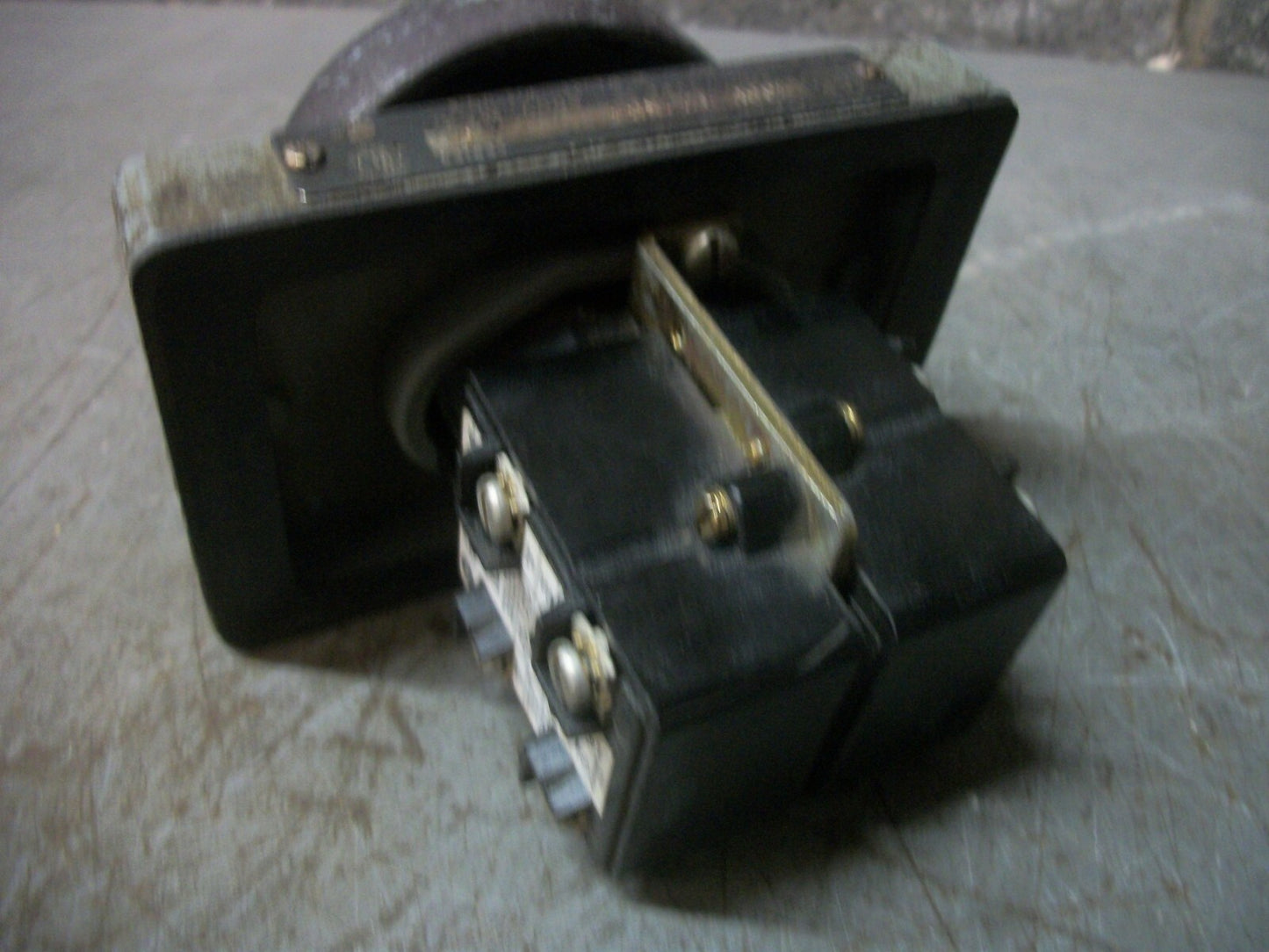 ALLEN-BRADLEY JUMBO BLACK MOMENTARY PUSHBUTTON 800P-LS2NBS