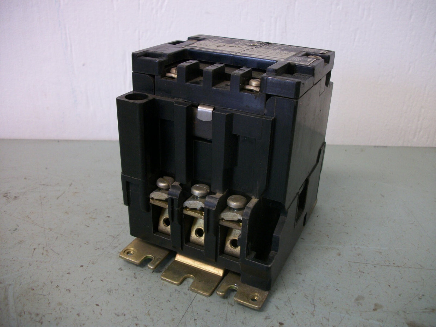 SQUARE D SIZE 1 CONTACTOR 8536SCTO3 120VCOIL 3PH 600V 10HP CRACKED
