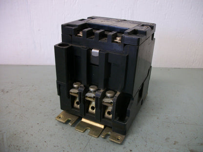 SQUARE D SIZE 1 CONTACTOR 8536SCTO3 120VCOIL 3PH 600V 10HP CRACKED