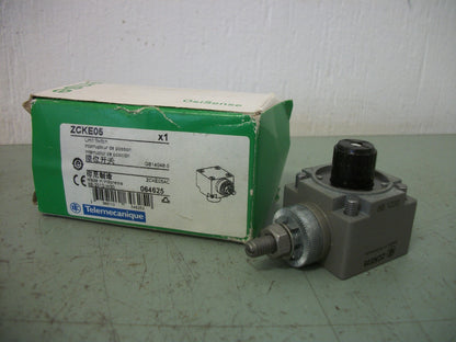 TELEMECANIQUE LIMIT SWITCH HEAD ZCKE05 NIB