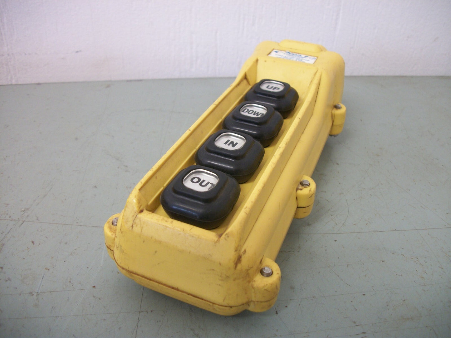 INSUL 8 CONDUCTIVE 4-PUSHBUTTON HOIST CONTROL STATION 300COB82C