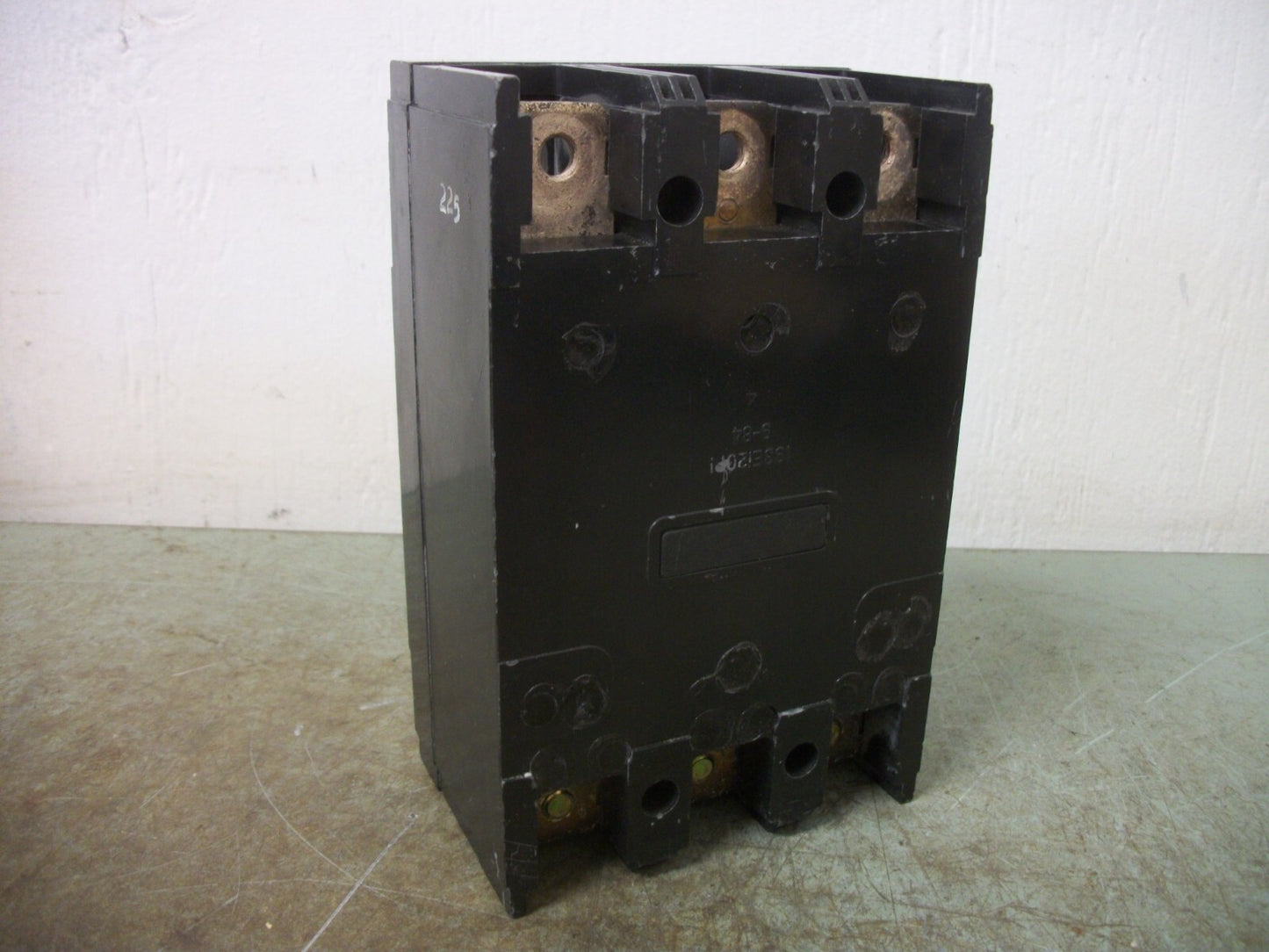 GE THQD CIRCUIT BREAKER THQD32225 225AMP 240VOLT 3POLE