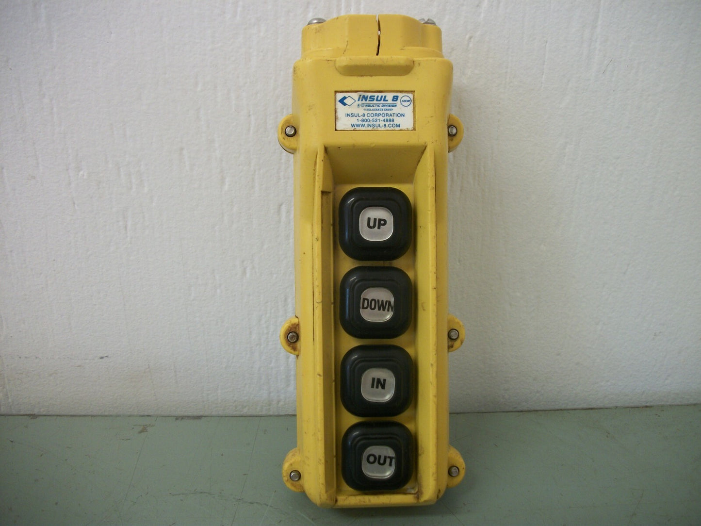 INSUL 8 CONDUCTIVE 4-PUSHBUTTON HOIST CONTROL STATION 300COB82C