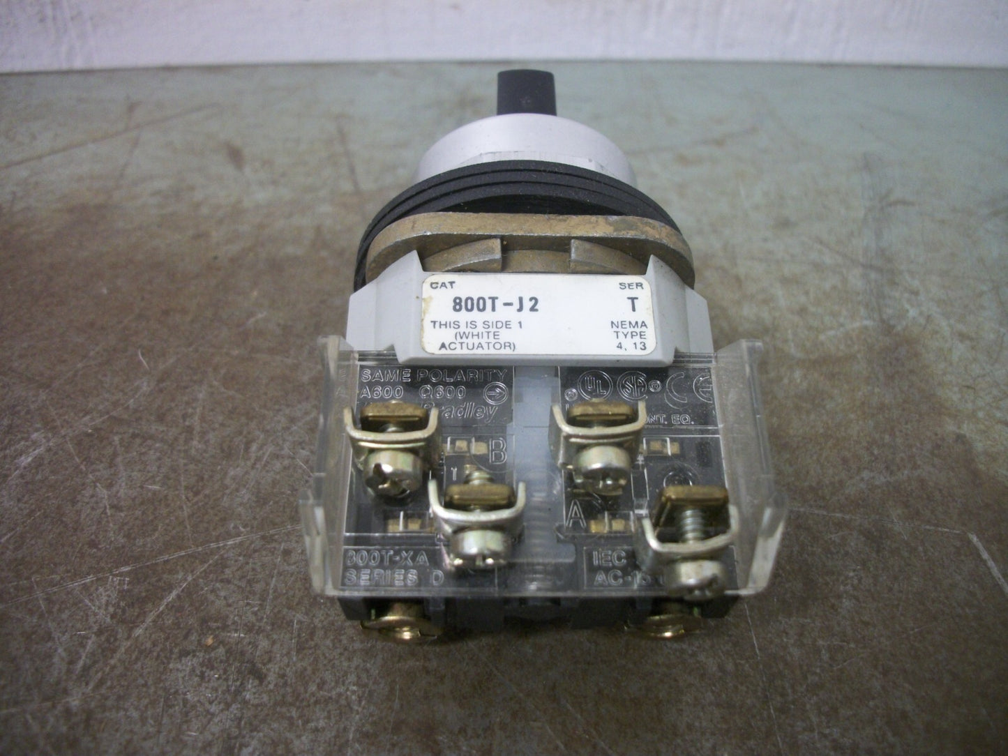 ALLEN-BRADLEY 3-POSITION MAINTAINED SELECTOR SWITCH 800T-J2