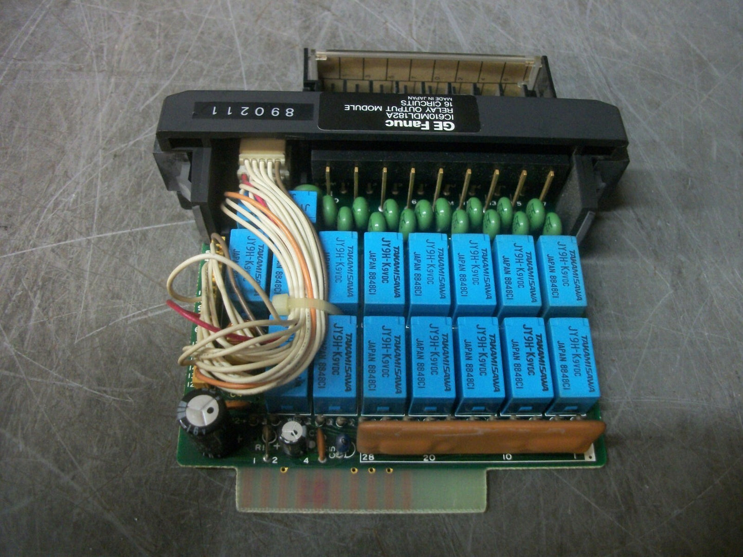 GE FANUC 16-CIRCUIT RELAY OUTPUT MODULE IC610MDL182A
