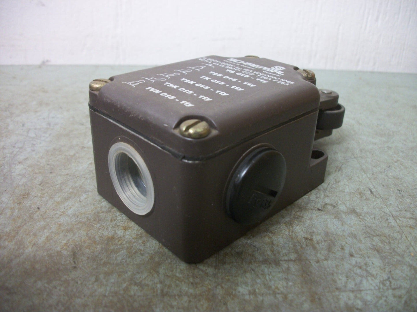 SCHMERSAL HEAVY DUTY LIMIT SWITCH TK015-11Y NOB