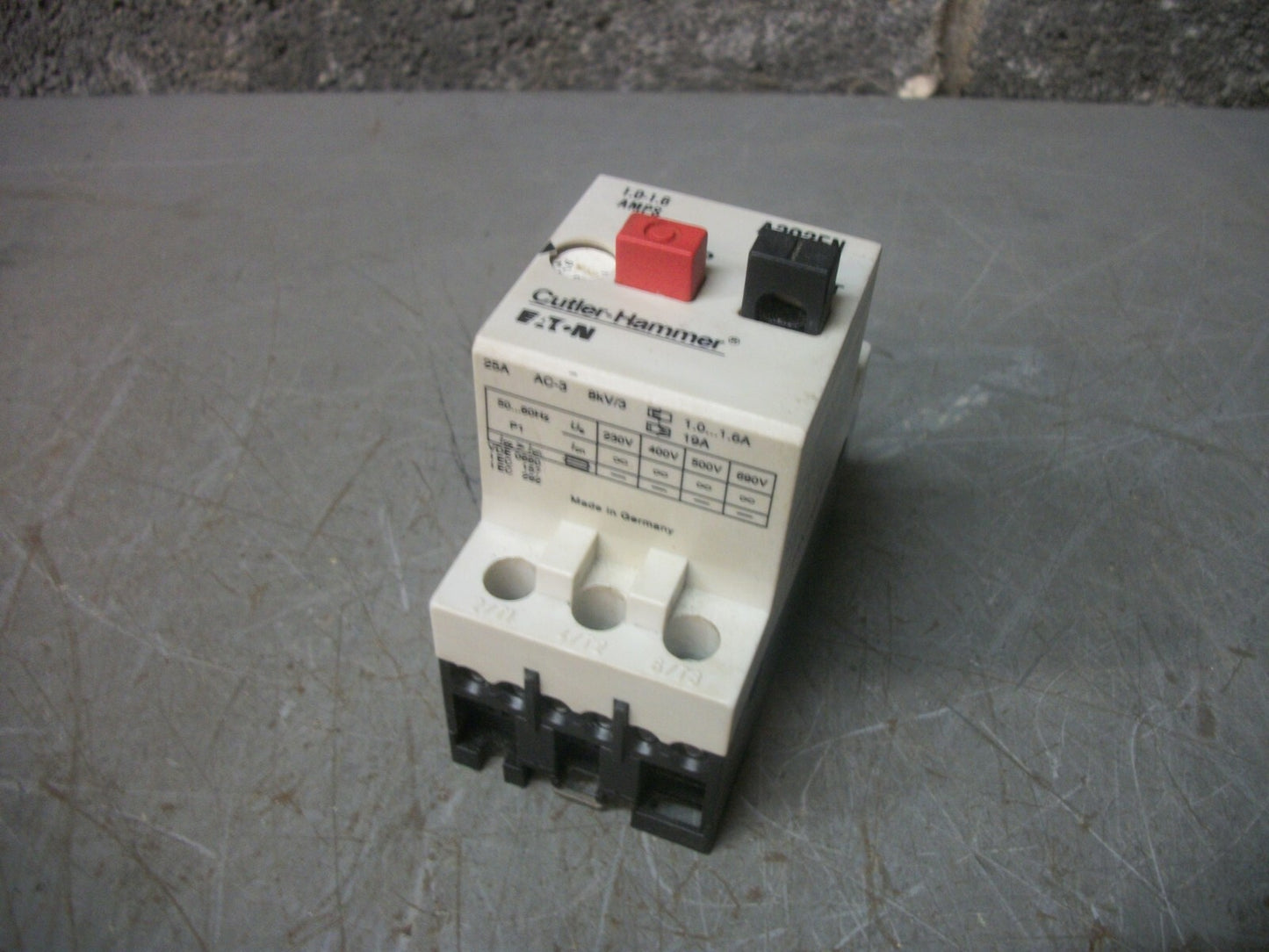 CUTLER-HAMMER MOTOR CIRCUIT BREAKER A302FN 1.0-1.6AMP