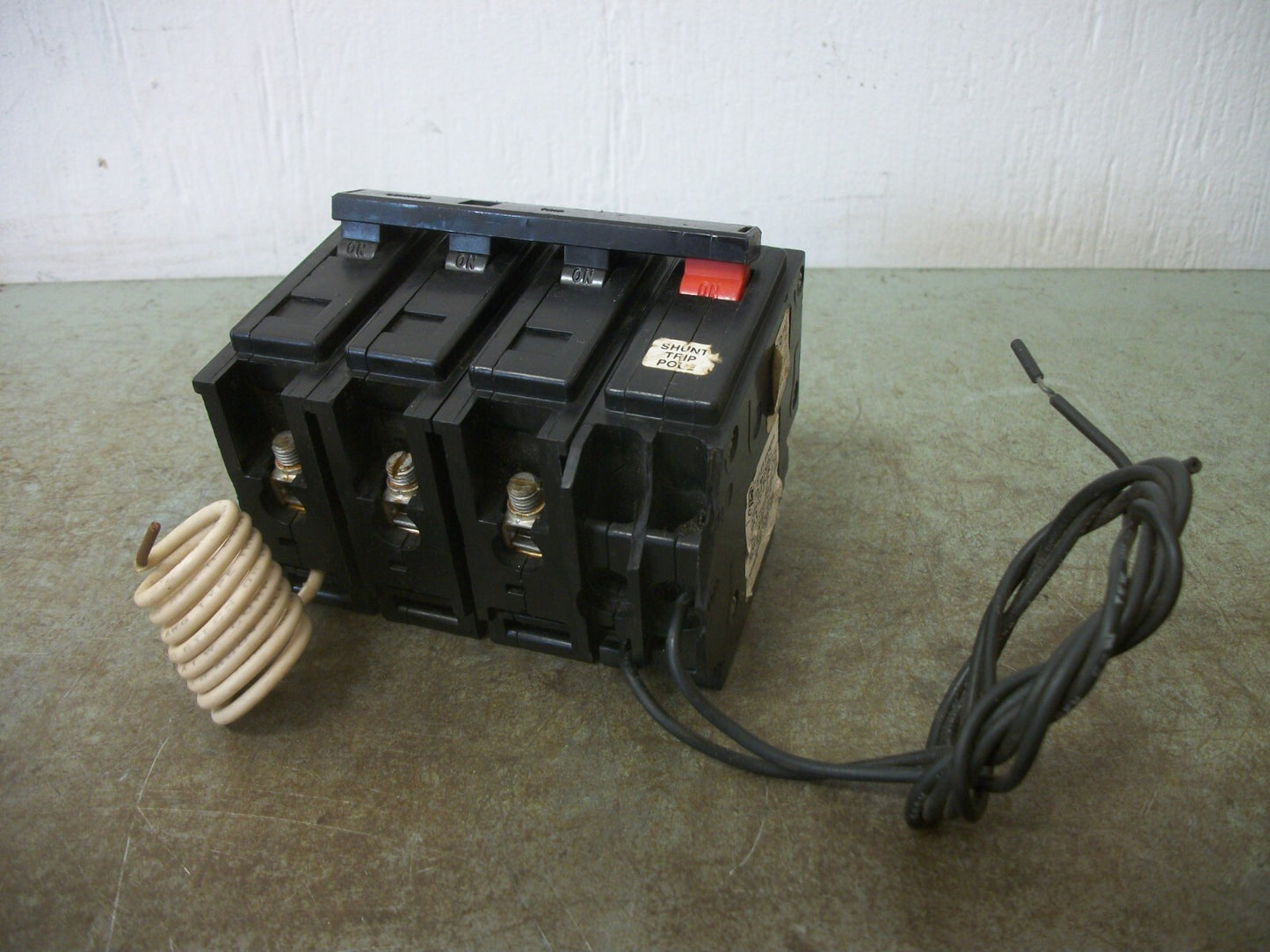 CUTLER-HAMMER BA CIRCUIT BREAKER BAB3030CS 30AMP 240VOLT 3POLE W/SHUNT & NEUTRAL