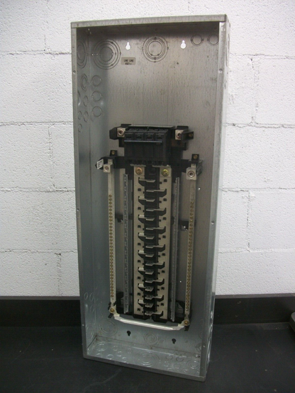 GE LOAD CENTER PANELBOARD TM3220CCU 200AMP 120-240VOLT 1PH W/200A MAIN NOB