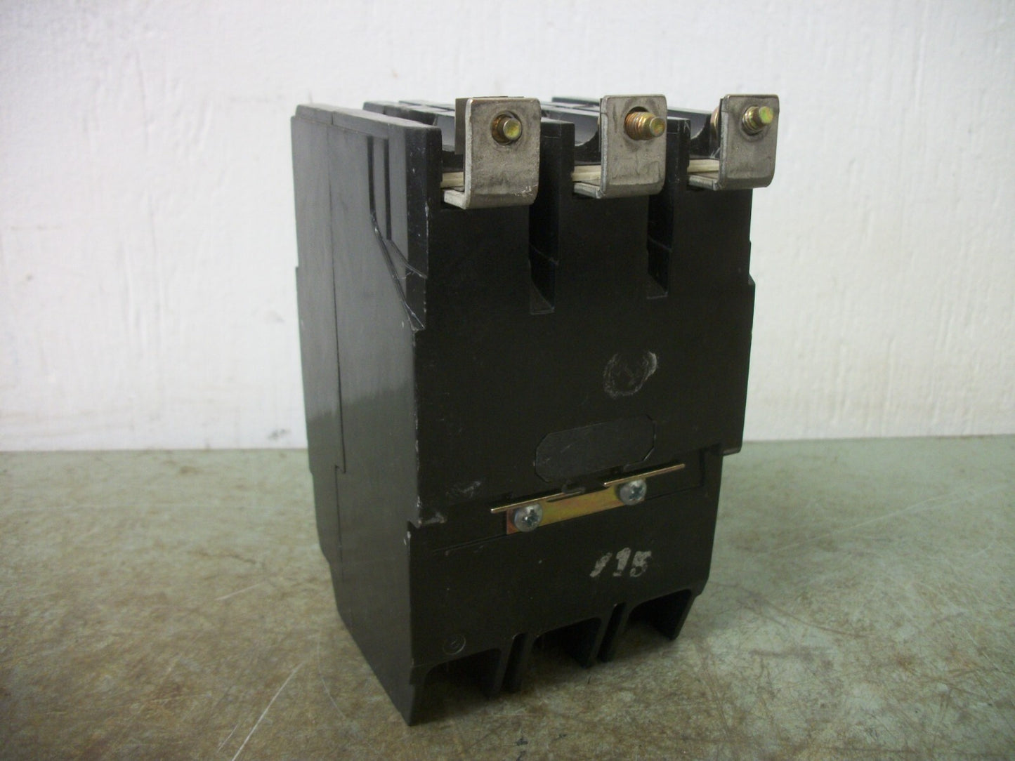 GE TEY CIRCUIT BREAKER TEY315 15AMP 480VOLT 3POLE NOB