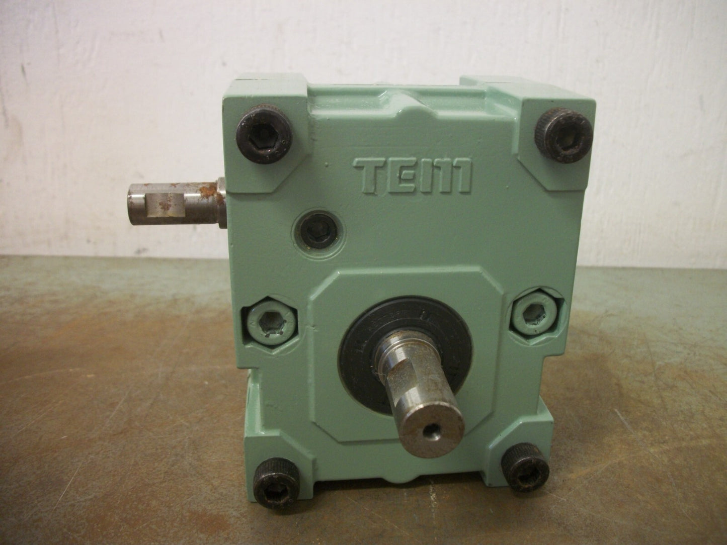 TSUBAKI EMERSON 10:1 RATIO WORM GEAR REDUCER TM13E10B NOB