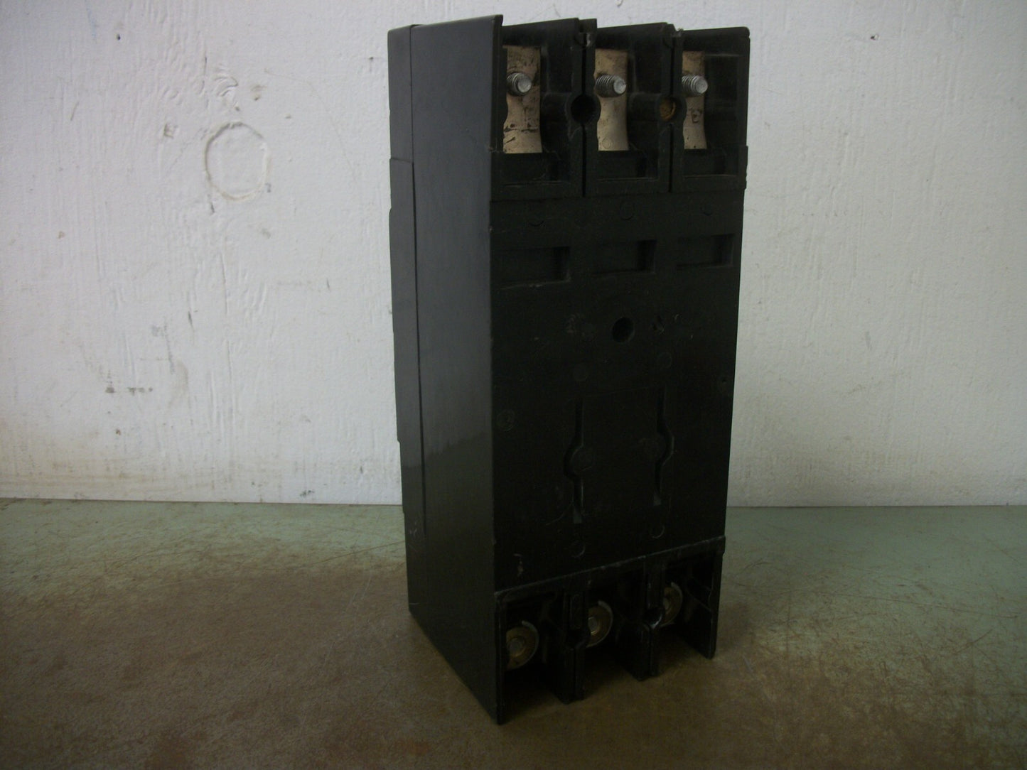 GE TFJ CIRCUIT BREAKER TFJ236200 200AMP 600VOLT 3POLE
