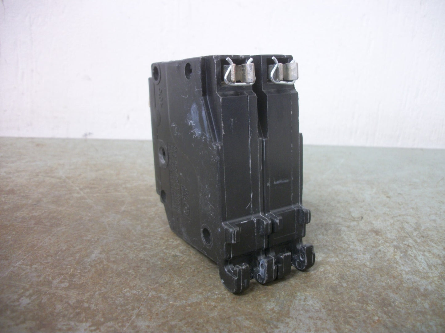 CUTLER-HAMMER CH CIRCUIT BREAKER CH220 20AMP 240VOLT 2POLE NOB