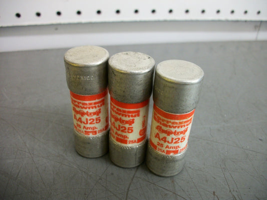 FERRAZ-SHAWMUT LOT OF 3 AMP-TRAP FUSES A4J25 25AMP 600VOLT NOB