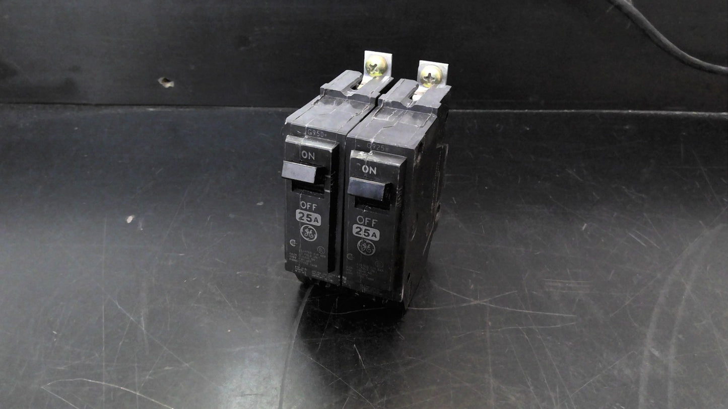GE LOT OF 2 THQB CIRCUIT BREAKERS THQB1125 25AMP 240VOLT 1POLE