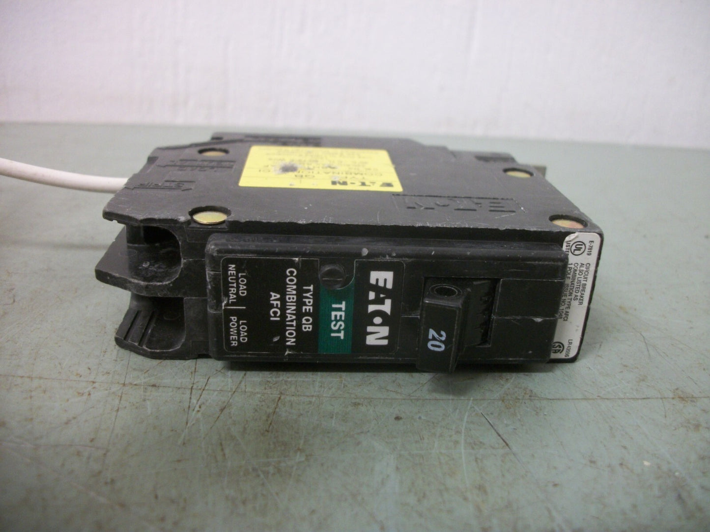 CUTLER-HAMMER AFCI QB CIRCUIT BREAKER QBH1020CAF 20AMP 120VOLT 1POLE