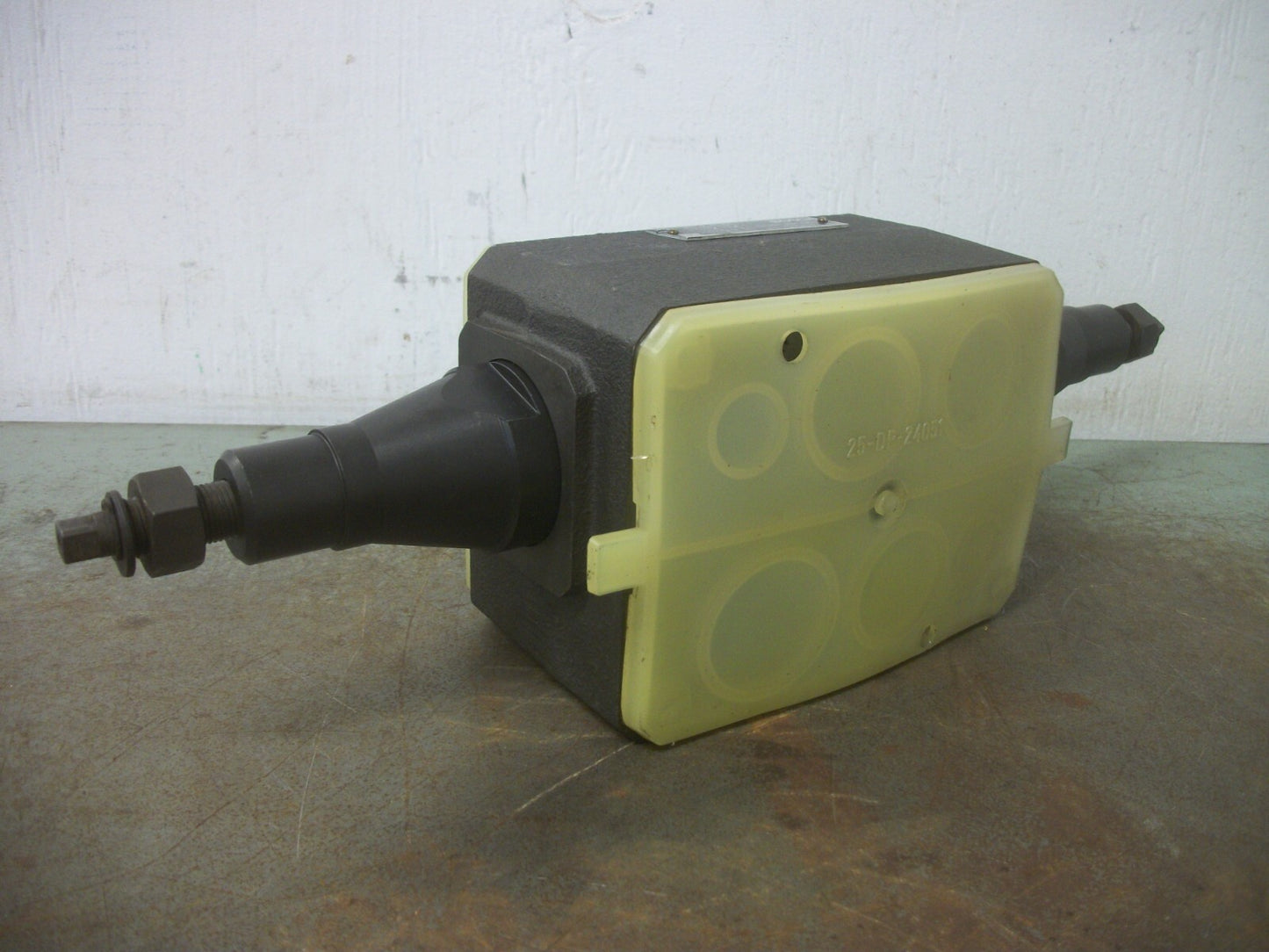 BOSCH HYDRAULIC VALVE 0 811 321 055 315BAR NOB