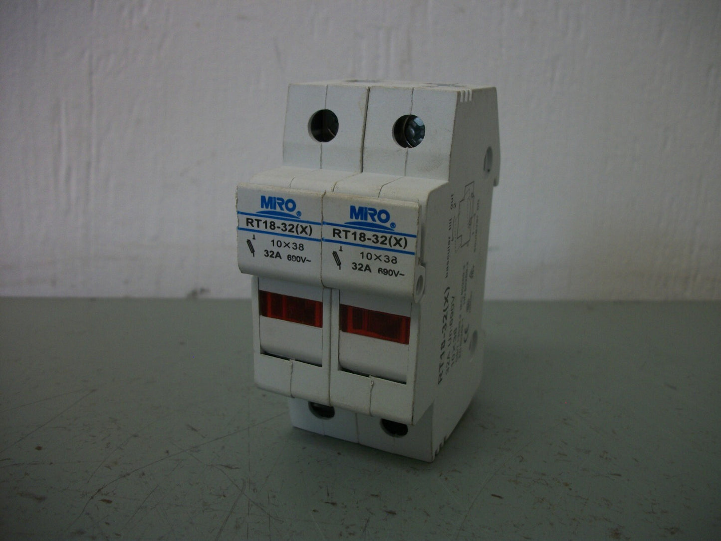 MRO LOT OF 2 10X38 FUSEHOLDERS RT18-32(X) 32AMP 690VOLT 1POLE