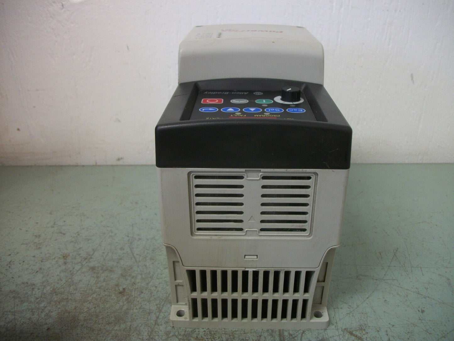 ALLEN-BRADLEY POWERFLEX 40 1HP AC DRIVE 22B-D2P3N104 460VOLT 3PH 2.3AMP