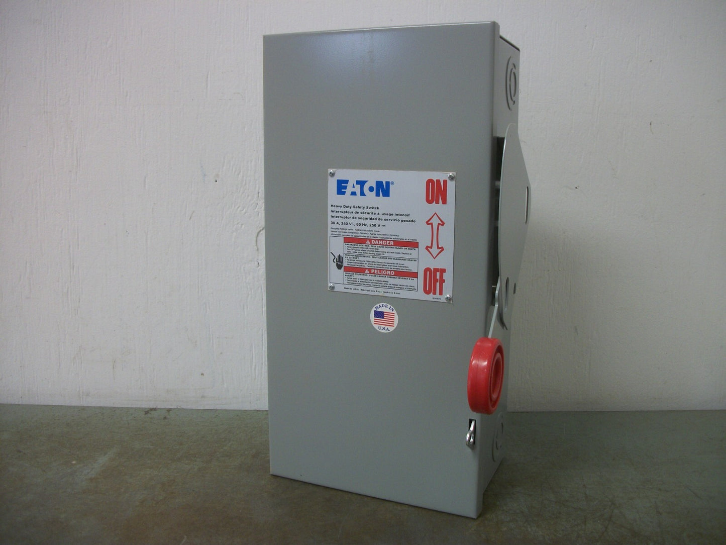 CUTLER-HAMMER DISCONNECT TYPE 1 DH221NGK 30AMP 240VOLT 2POLE FUSIBLE