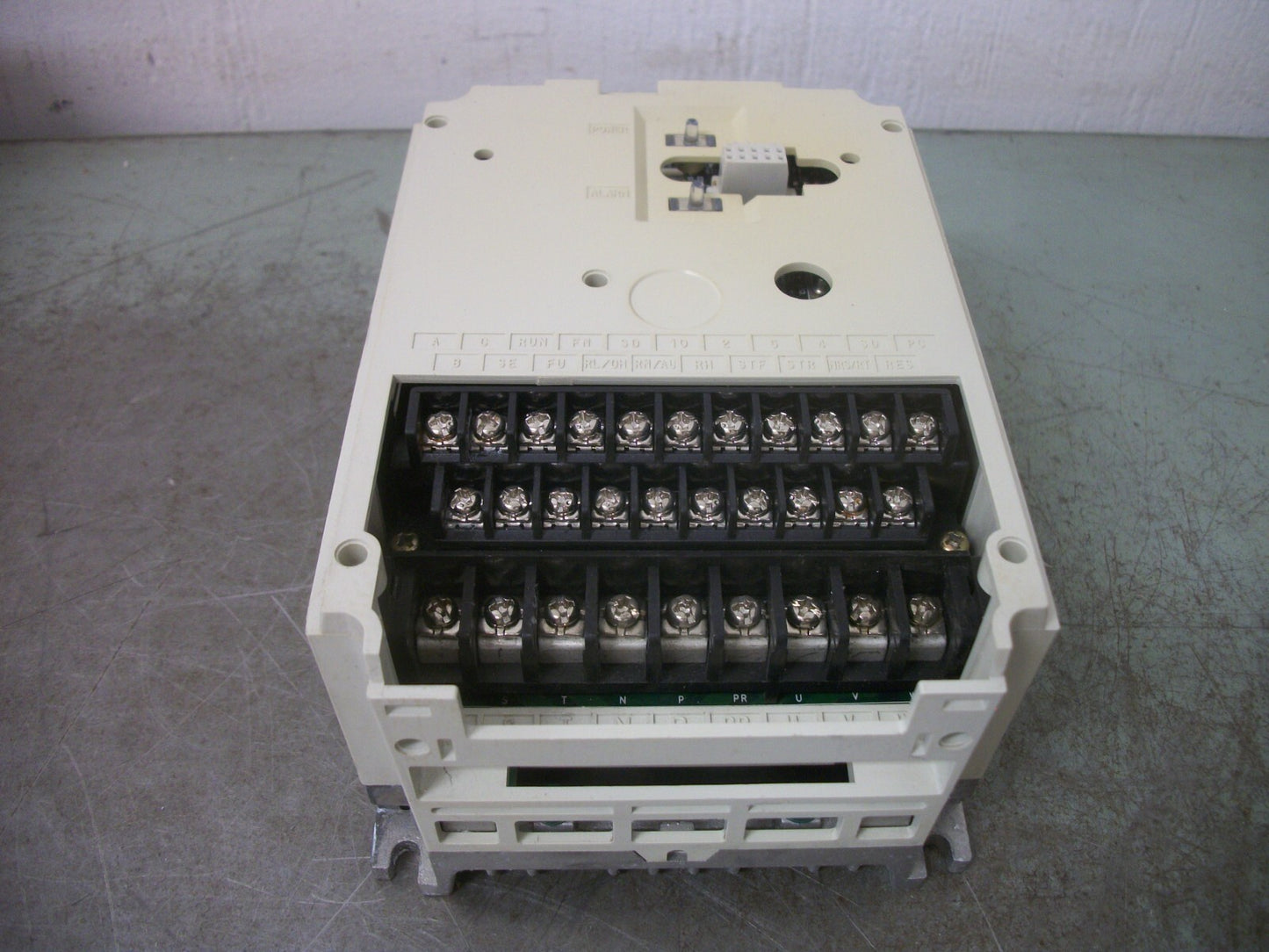 MITSUBISHI FREQROL-A024 1/2HP INVERTER DRIVE FR-A024-0.4K-UL 230VOLT 3PH 3AMP