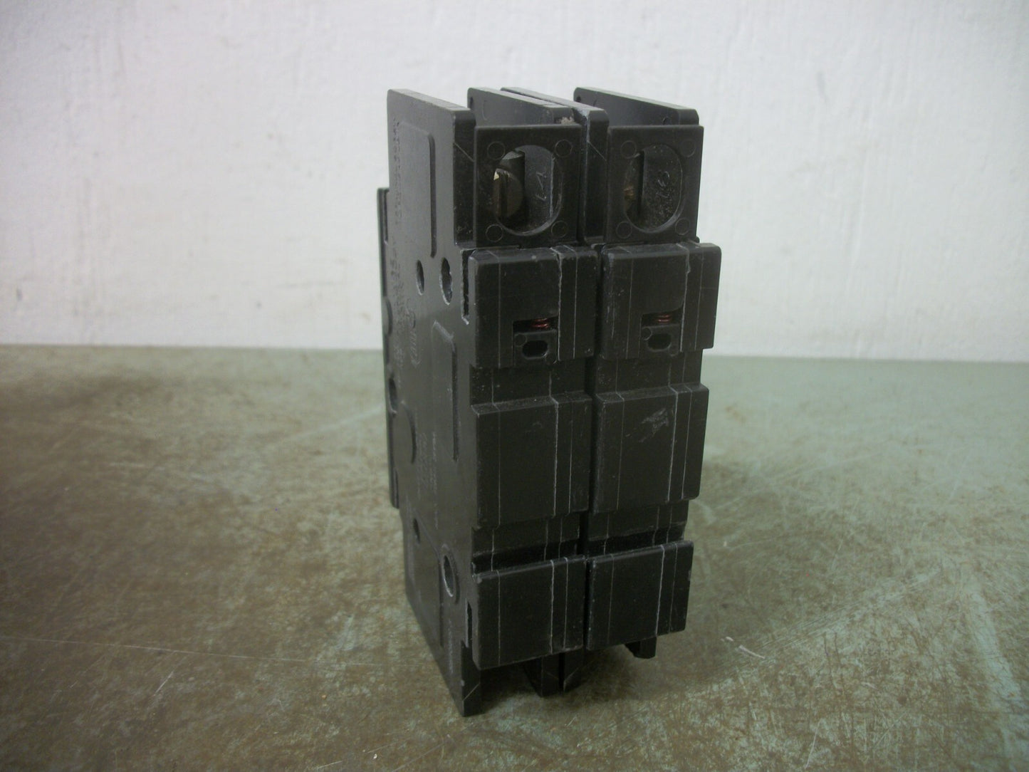 SQUARE D LOT OF 2 QOU CIRCUIT BREAKERS QOU110 10AMP 240VOLT 1POLE