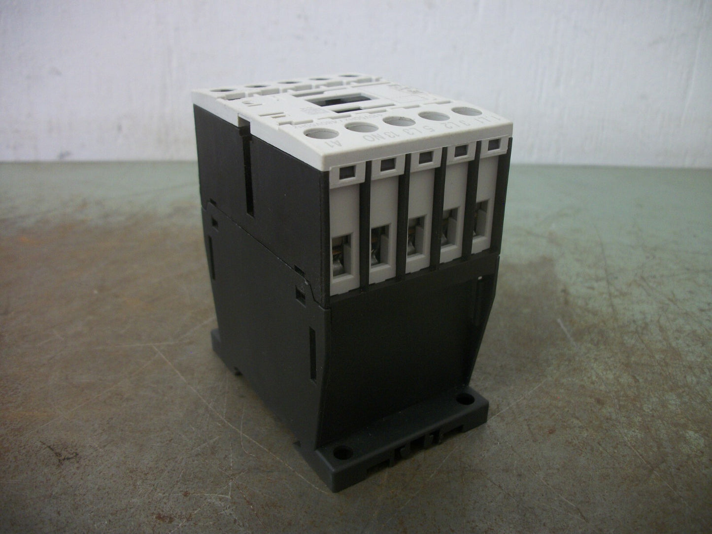 CUTLER-HAMMER DIL-M7-10 CONTACTOR XTCE007B10 20AMP 480VCOIL 3PH 600V 5HP