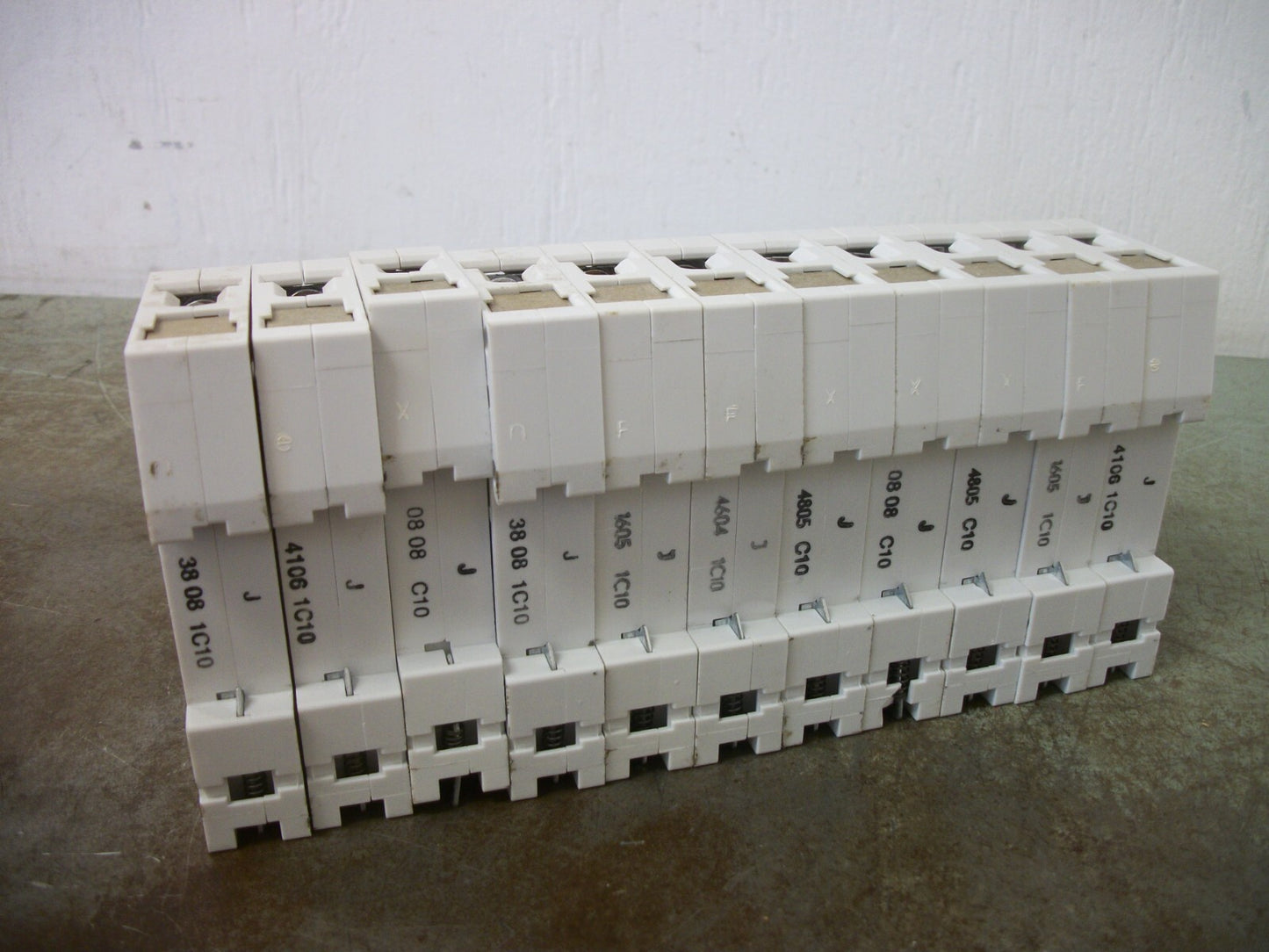 SIEMENS LOT OF 11 MINI CIRCUIT BREAKERS 5SX21C10 10AMP 230/400VOLT 1POLE
