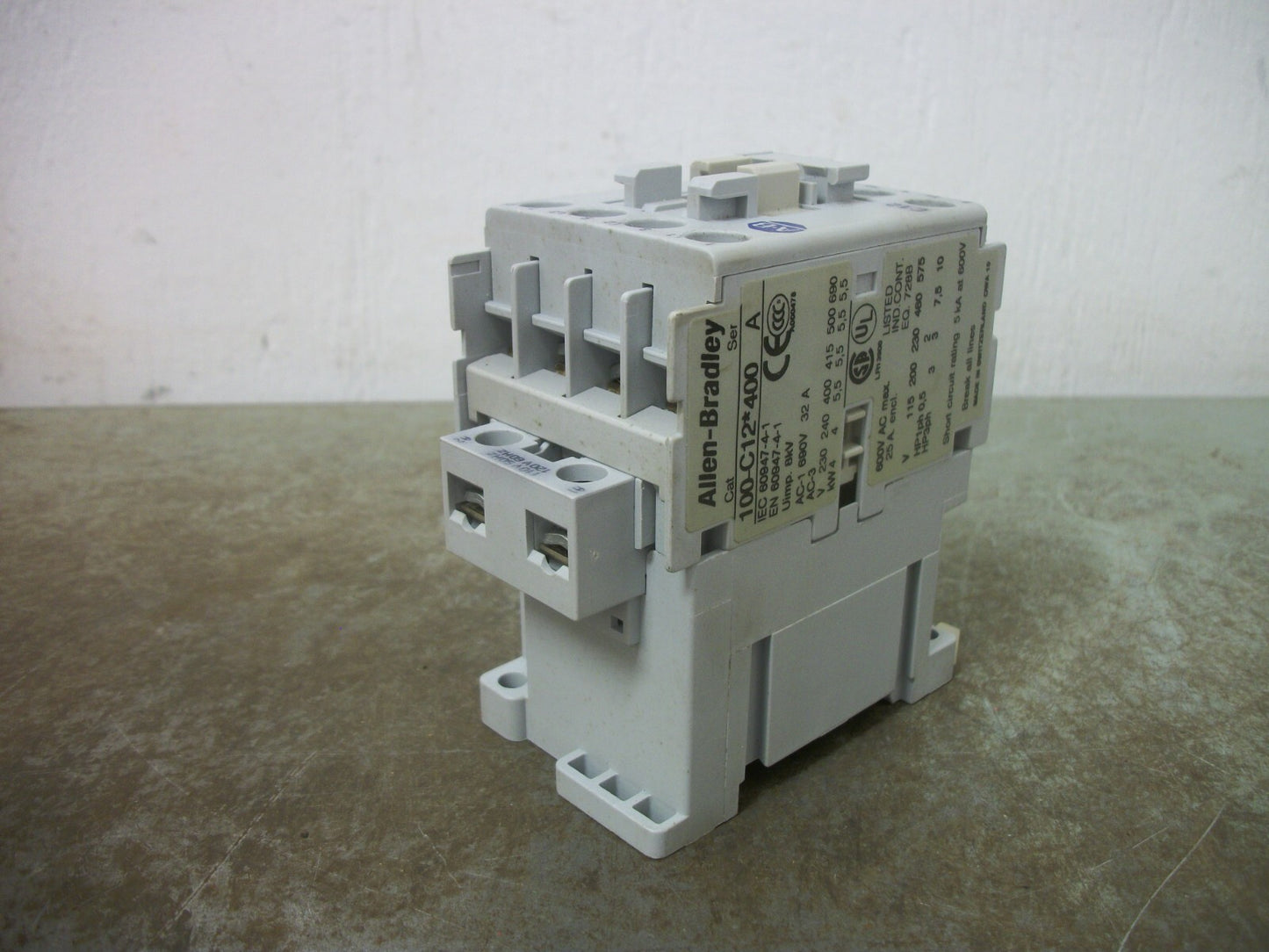 ALLEN-BRADLEY CONTACTOR 100-C12*400 25AMP 120VCOIL 3PH 600V 10HP