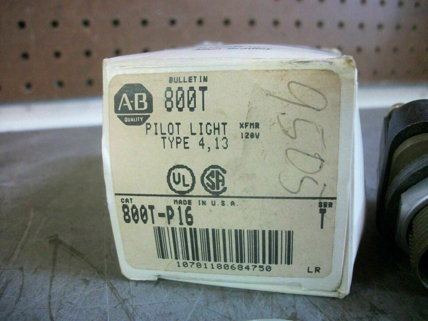 ALLEN-BRADLEY ILLUMINATED INDICATOR LIGHT 800T-P16 120VOLT NIB