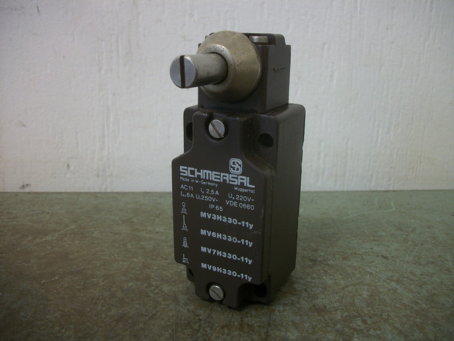 SCHMERSAL LIMIT SWITCH MV9H330-11Y NOB