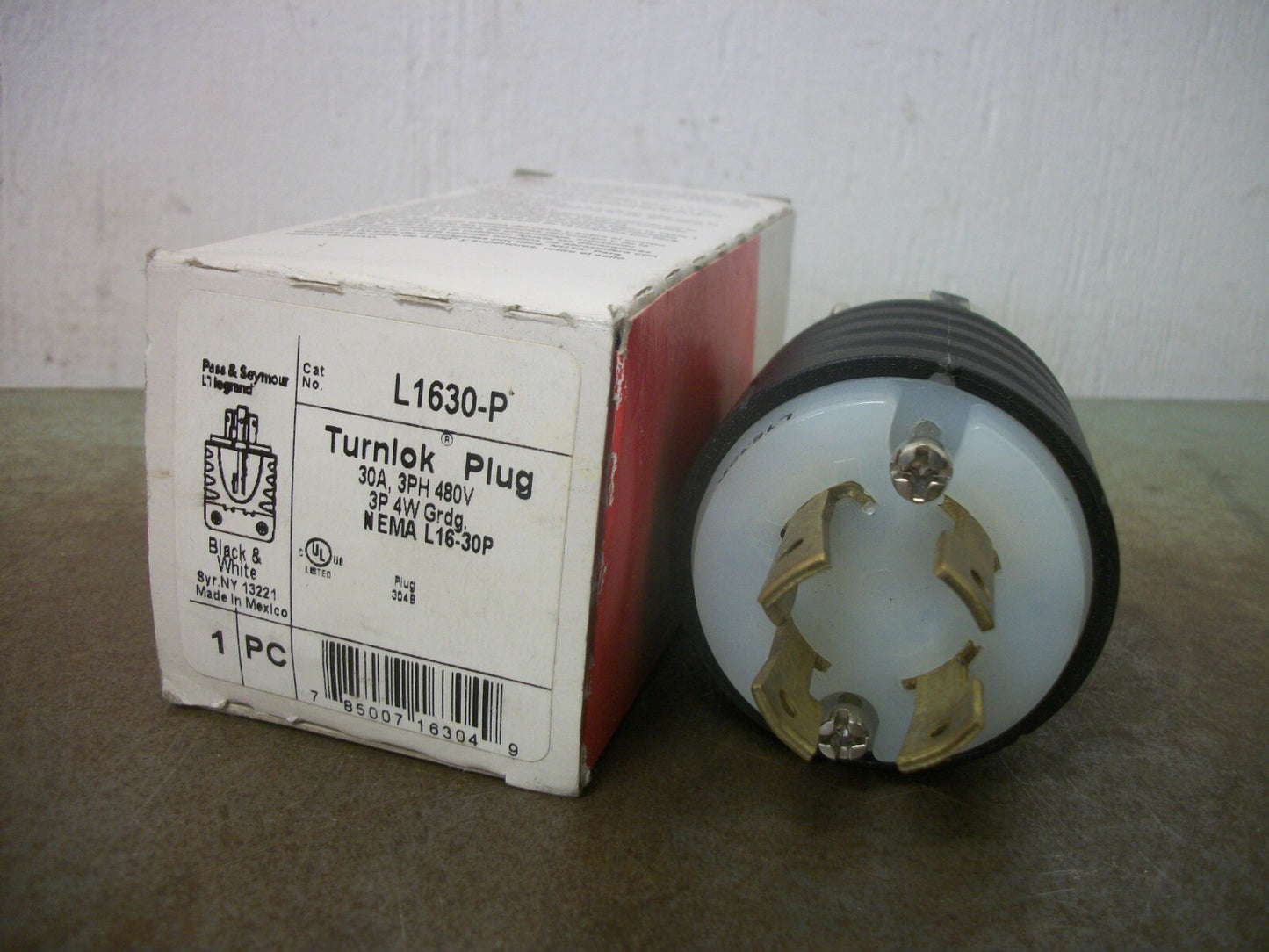 PASS & SEYMOUR LEGRAND TURNLOK PLUG L1630P 30AMP 480VOLT 3PH 3P 4W GRND NIB