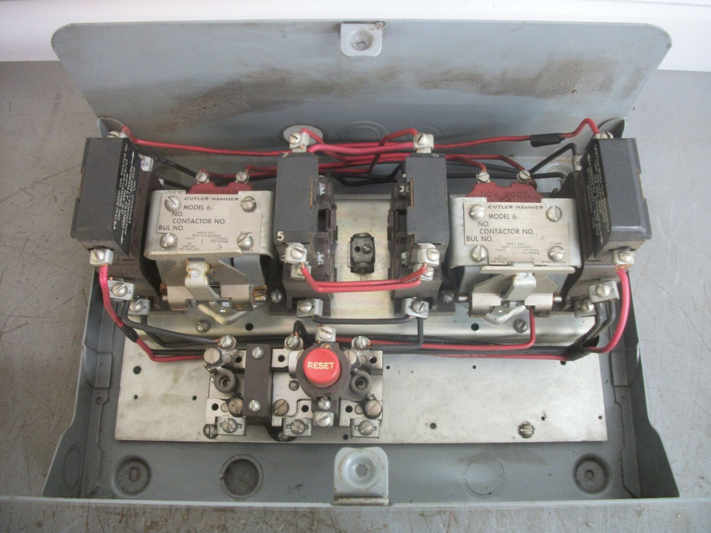 CUTLER-HAMMER 9656H125A ENC SIZE 1 REV CONTACTOR 6-3-3 110VCOIL 3PH 550VOLT 10HP