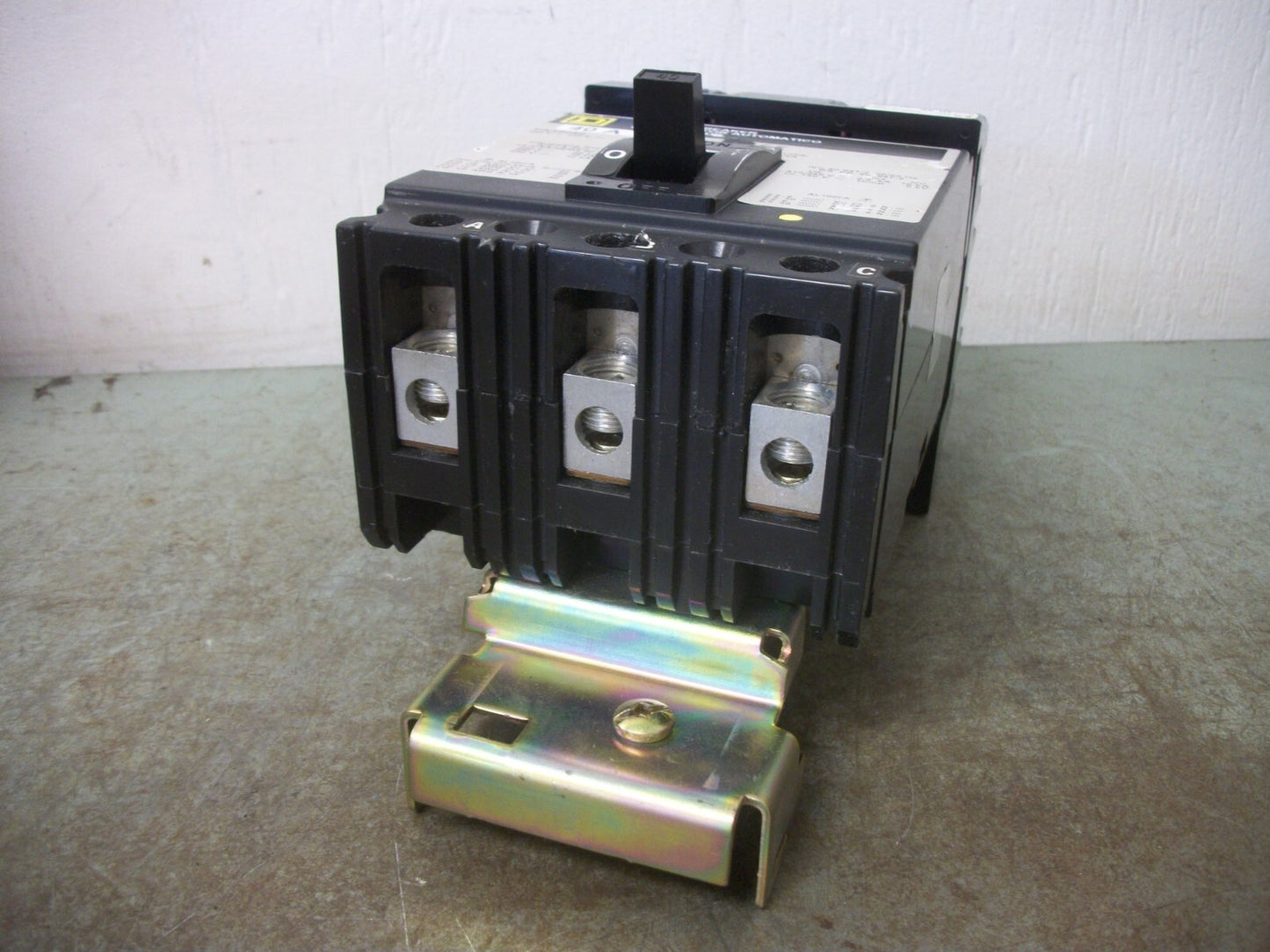 SQUARE D I-LINE FA CIRCUIT BREAKER FA34040 40AMP 480VOLT 3POLE GRAY