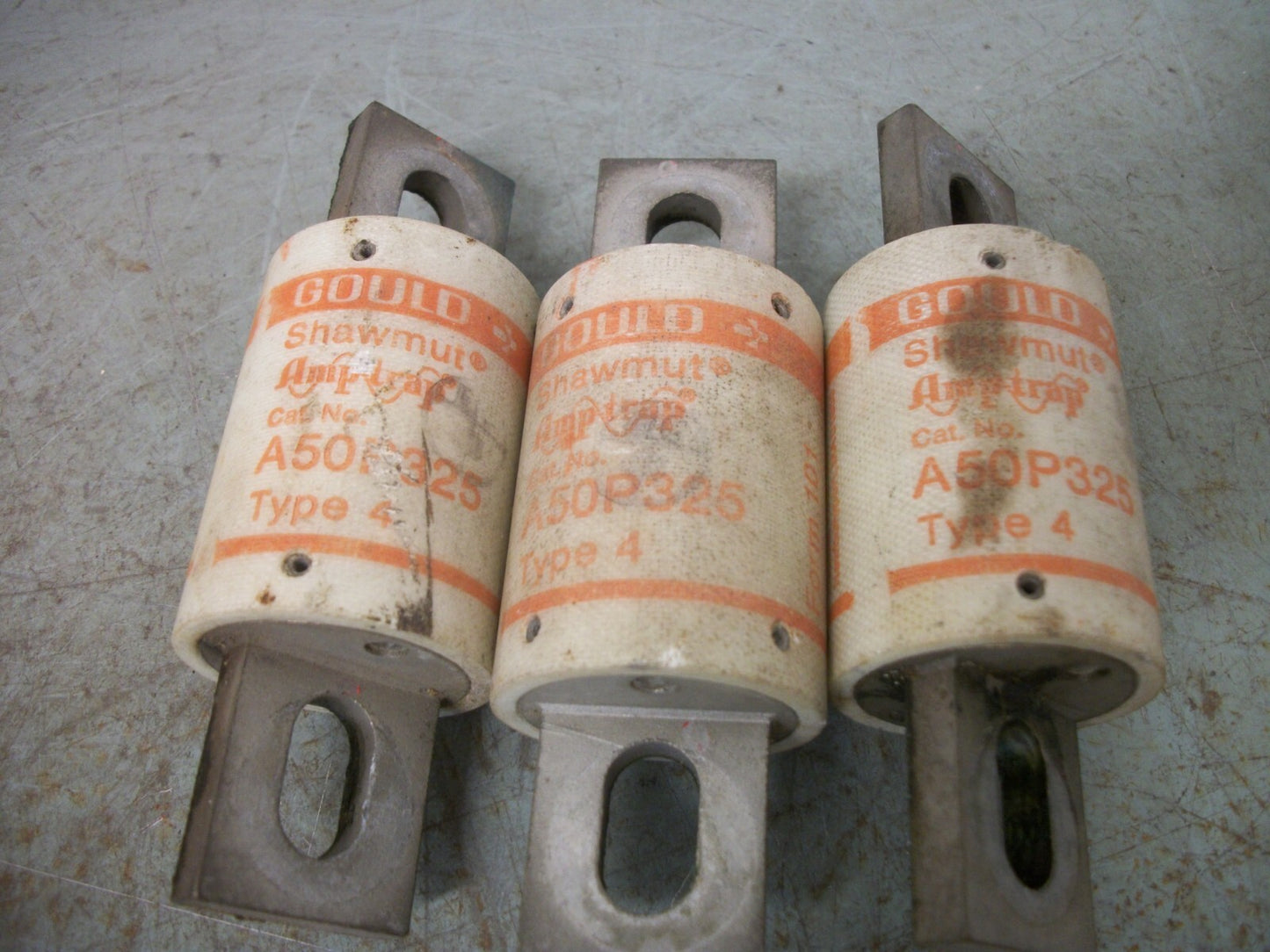 GOULD SHAWMUT LOT OF 3 AMP-TRAP FUSES A50P325-4 325AMP 500VOLT
