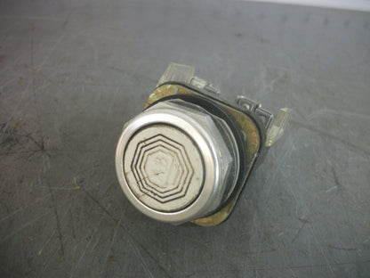 ALLEN-BRADLEY WHITE FLUSH MOMENTARY PUSHBUTTON 800T-A