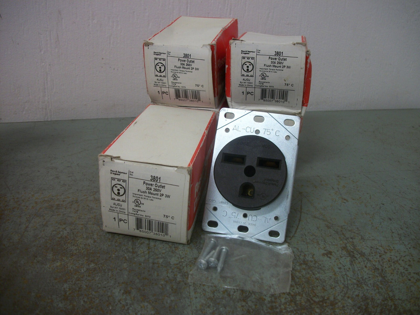 PASS & SEYMOUR LOT OF 5 FLUSH MOUNT POWER OUTLETS 3801 30AMP 250VOLT 2P 3W NIB