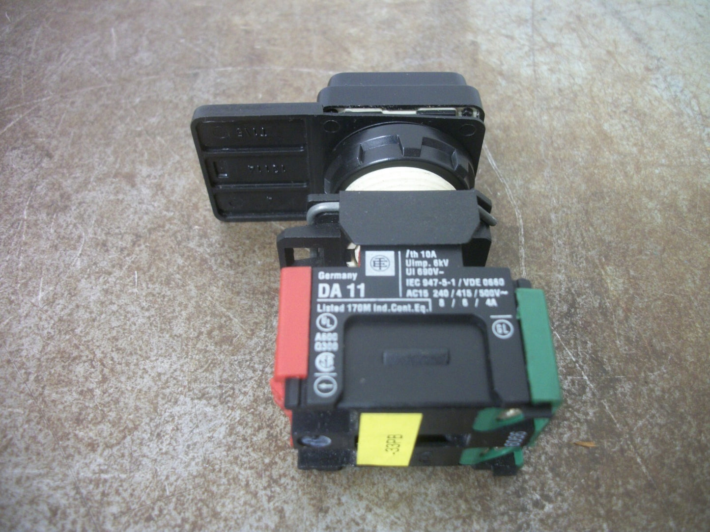 TELEMECANIQUE RED SQUARE MOMENTARY PUSHBUTTON DA 11