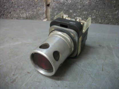 ALLEN-BRADLEY RED MOMENTARY ILLUMINATED PUSHBUTTON 800T-PA16 120VOLT
