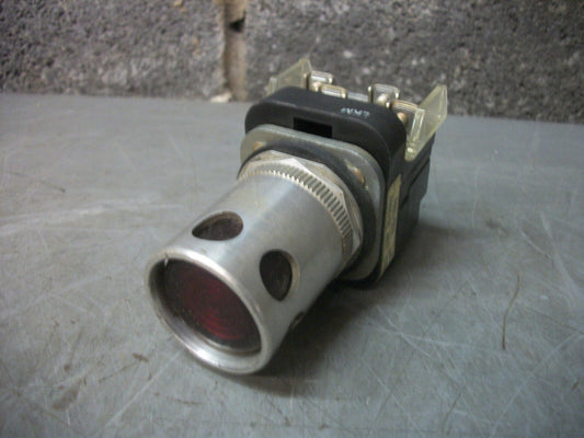ALLEN-BRADLEY RED MOMENTARY ILLUMINATED PUSHBUTTON 800T-PA16 120VOLT