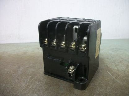 FUJI CONTACTOR SRC3631-5-1 30AMP 100-110VCOIL CHIPPED