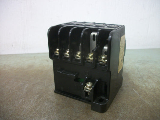 FUJI CONTACTOR SRC3631-5-1 30AMP 100-110VCOIL CHIPPED