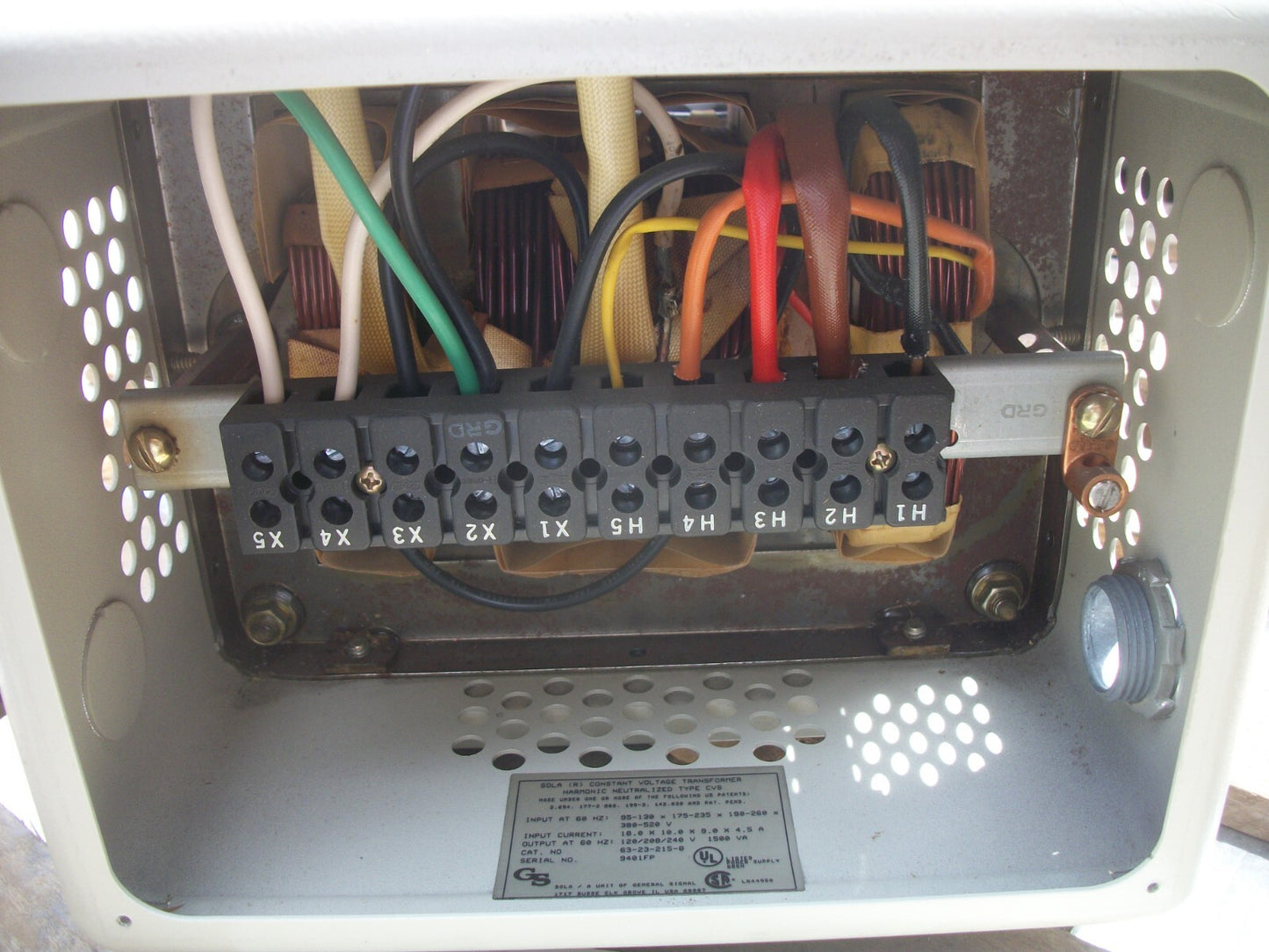 SOLA 1500VA CONSTANT VOLTAGE TRANSFORMER 63-23-215-8 IN: 95X520 OUT: 120/240