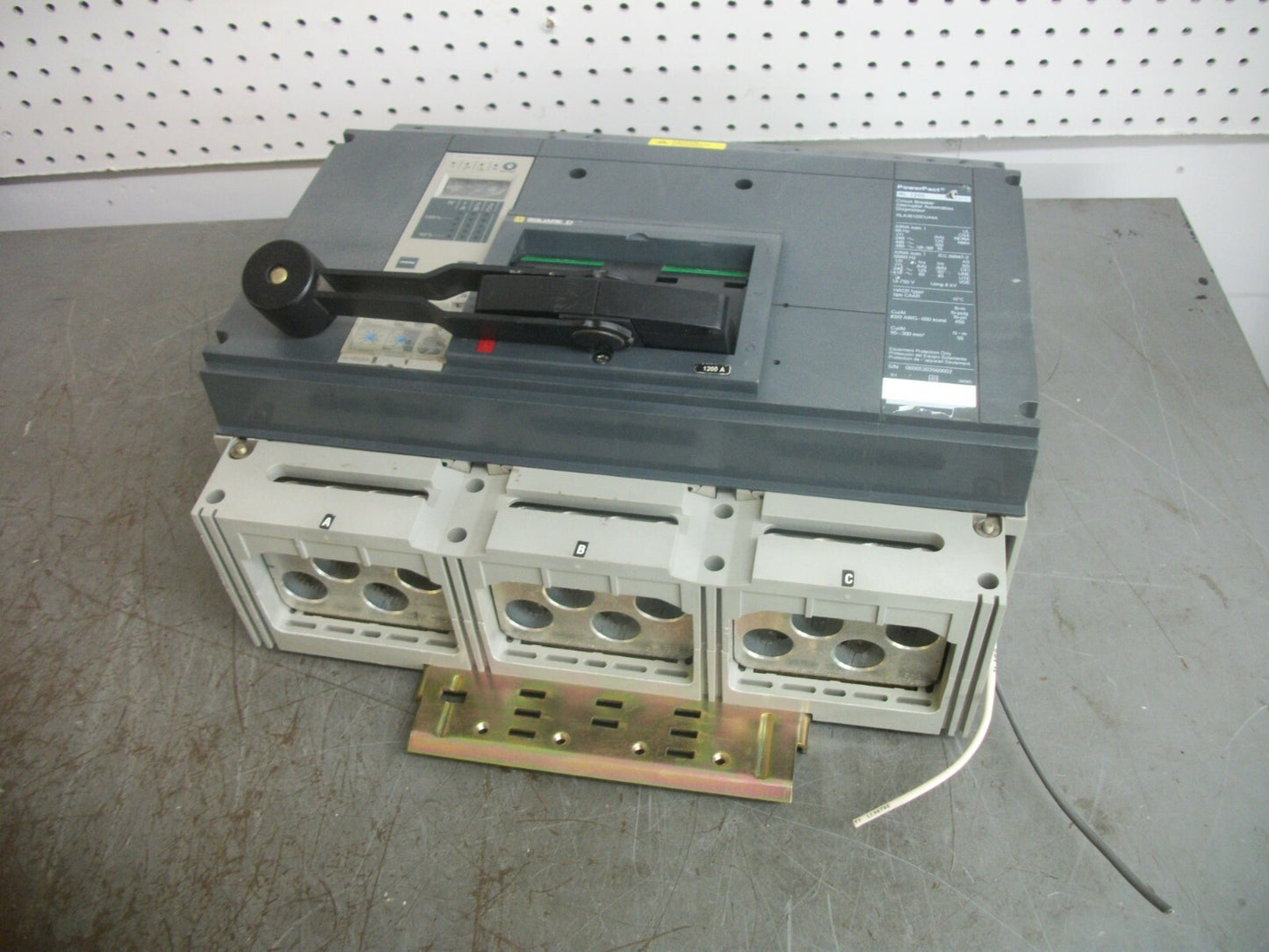 SQUARE D POWERPACT RL CIRCUIT BREAKER RLA361200CU44A 1200AMP 600VOLT 3POLE