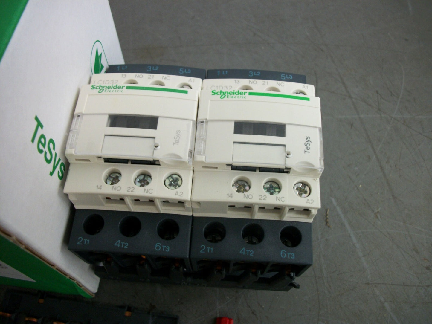 TELEMECANIQUE REV CONTACTOR LC2D32G7 120VCOIL 50AMP 3PH 600V 25HP