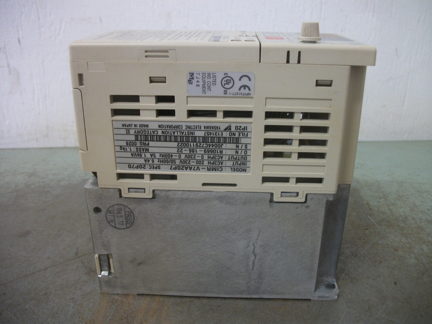 YASKAWA VS MINI V7 0.75KW INVERTER DRIVE CIMR-V7AA20P7 230VOLT 3PH